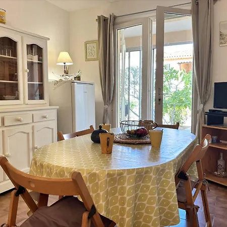 T3 Rez-de-jardin Pres Des Plages Avec Parking - Fr-1-826-21 Йер