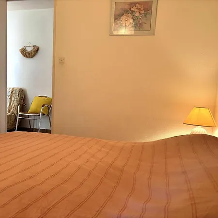 T3 Rez-de-jardin Pres Des Plages Avec Parking - Fr-1-826-21 *