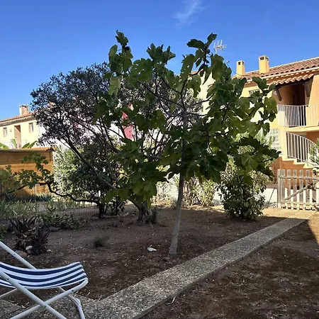 T3 Rez-de-jardin Pres Des Plages Avec Parking - Fr-1-826-21 * Йер
